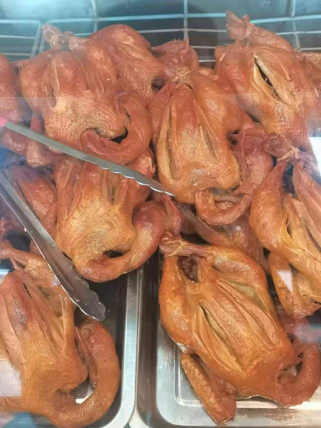 特色熏鸡店