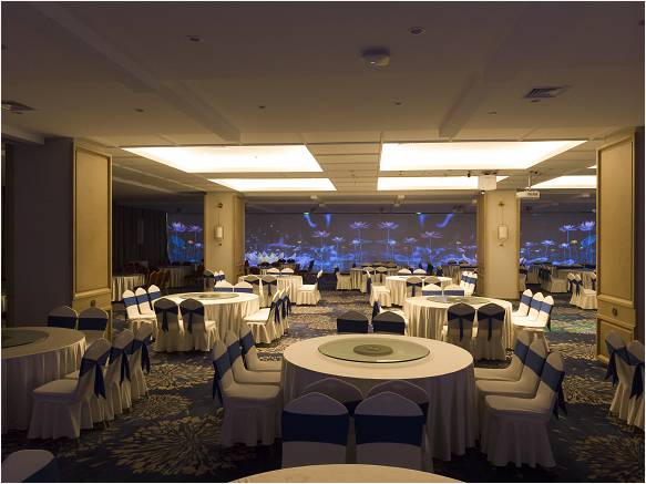 桐叶景云酒店,一家集餐饮,客房,会议,游泳,健身娱乐为一体