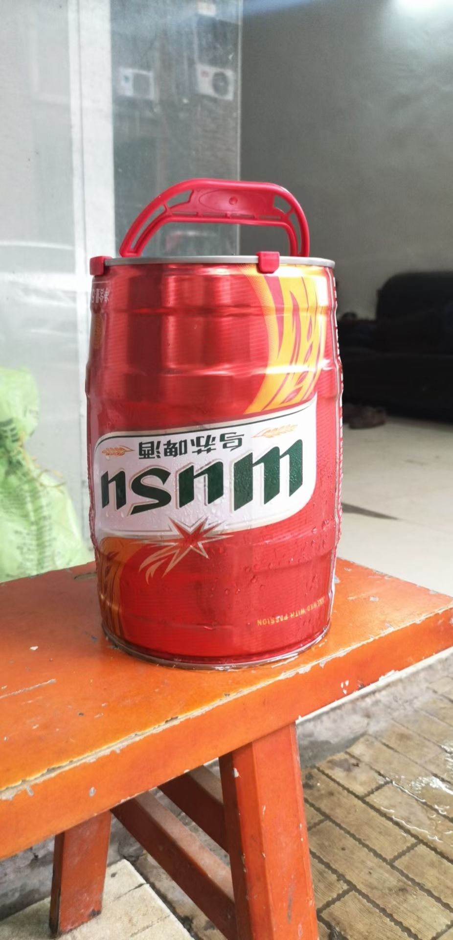 本公司的5升大乌苏啤酒已经到货,有需求的朋友欢迎来购买