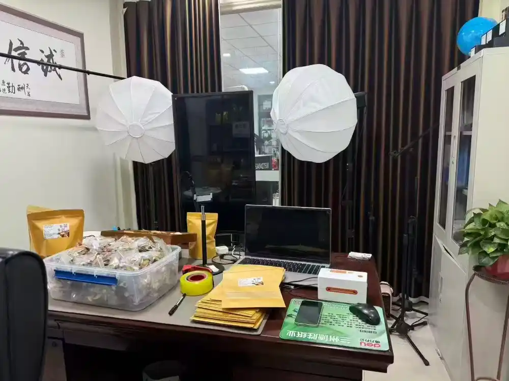 ���ء���Ƹ������