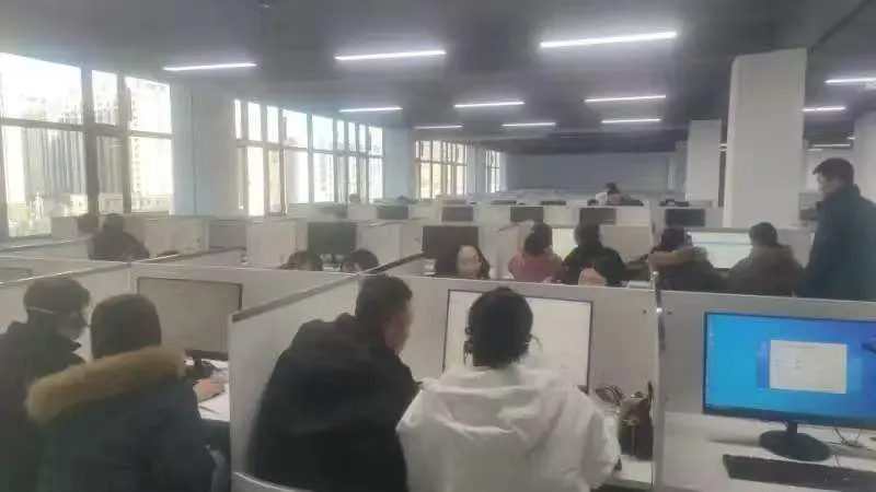 ������Ƹ�ͷ�רԱ