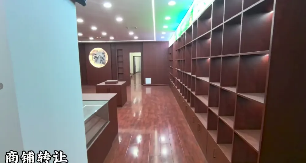 ����ת�ã������γǱ�����һ����ת�ã�����400ƽ